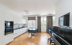 Park Avenue Apartments By Hostlovers